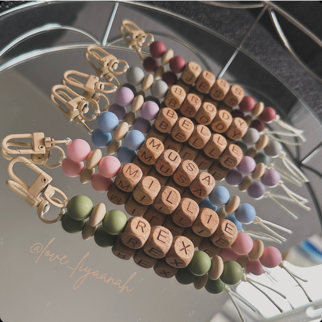 맞춤형 키체인 - 1PC 맞춤형 너도밤나무 비드 문자  - Wooden Letter Sign 리뷰 및 가격
