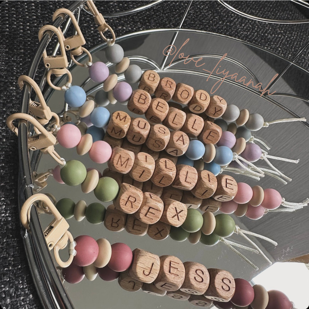 맞춤형 키체인 - 1PC 맞춤형 너도밤나무 비드 문자  - Wooden Letter Sign 리뷰 및 가격
